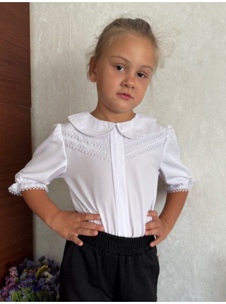 Шкільна блузка з мереживом для дівчинки